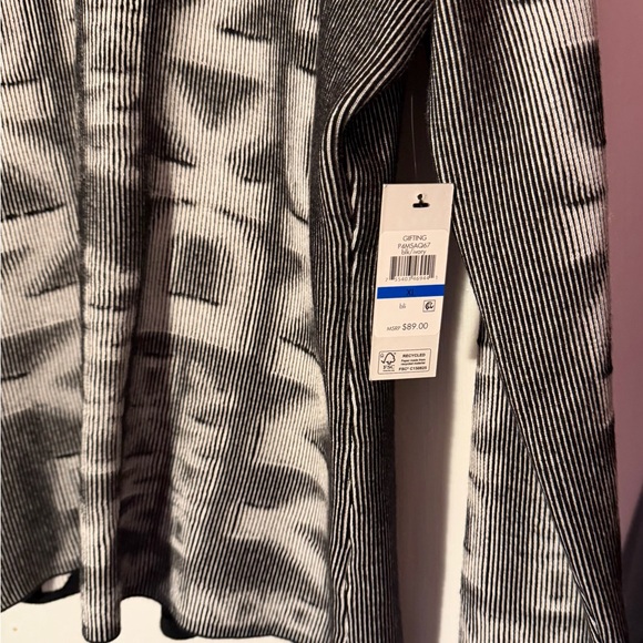 DKNY Monochrome Graphic Zip-Up Top - Picture 7 of 8